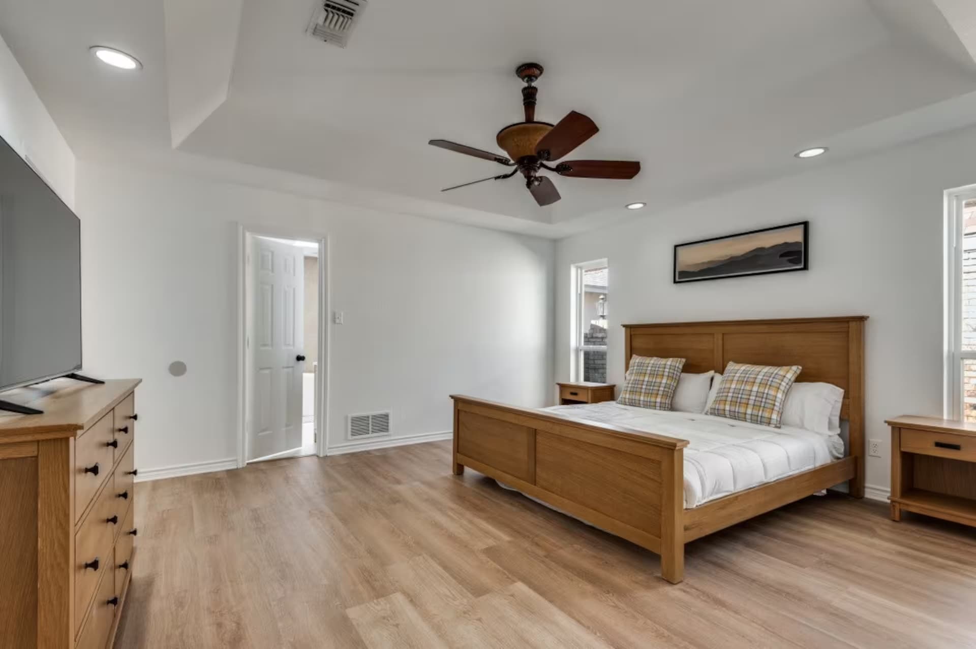 Irving vacation rental — interior and amenity photo 4