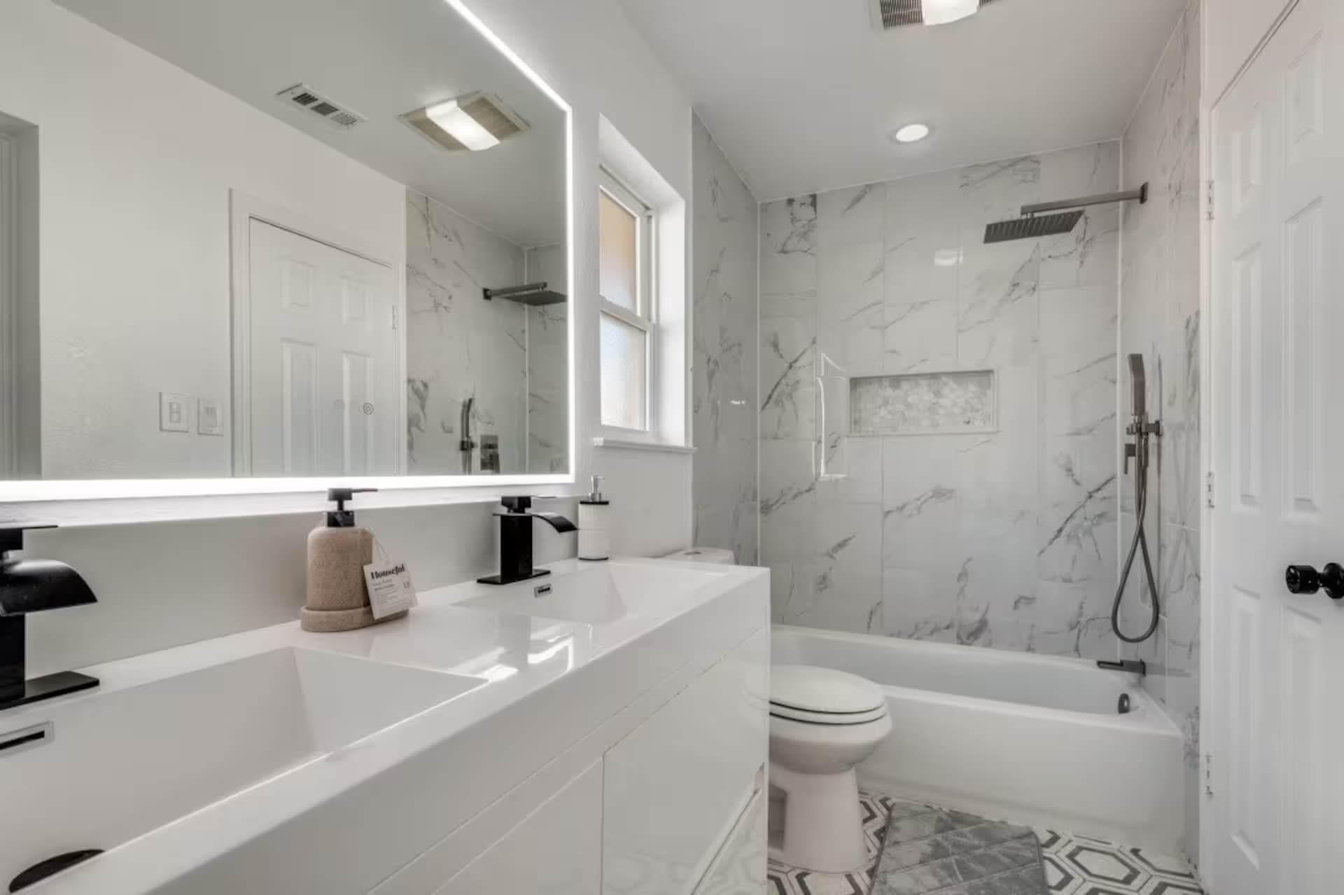 Irving vacation rental — interior and amenity photo 17